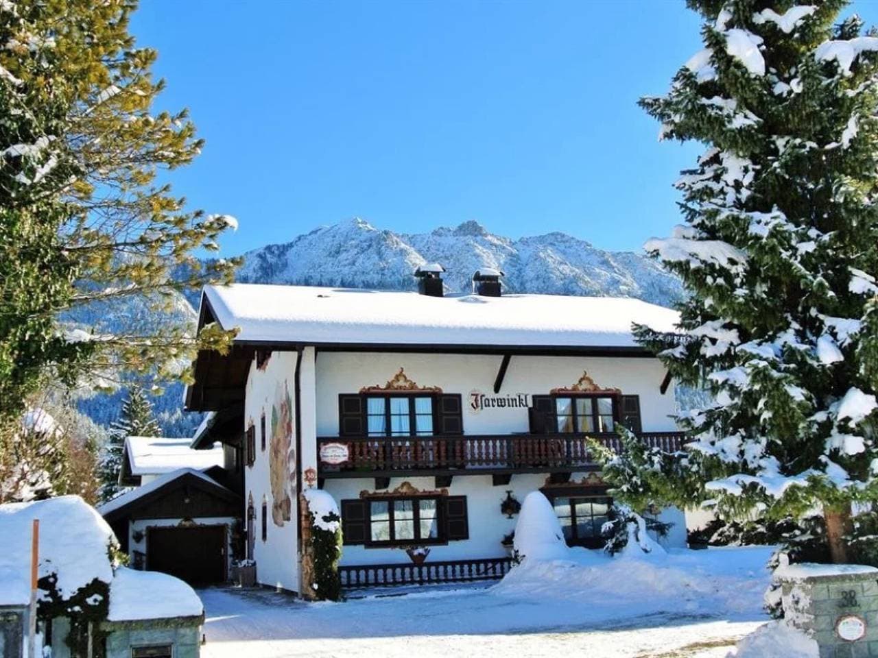 Foto 8 von 29: Ferienwohnung 'Nr. 2 Karwendel' mit Bergblick, Balkon und Wi-Fi
