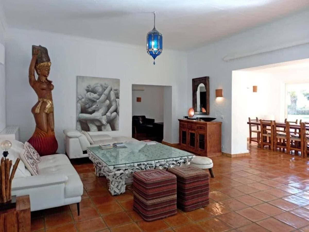 Foto 5 von 43: Eight-Bedroom Villa