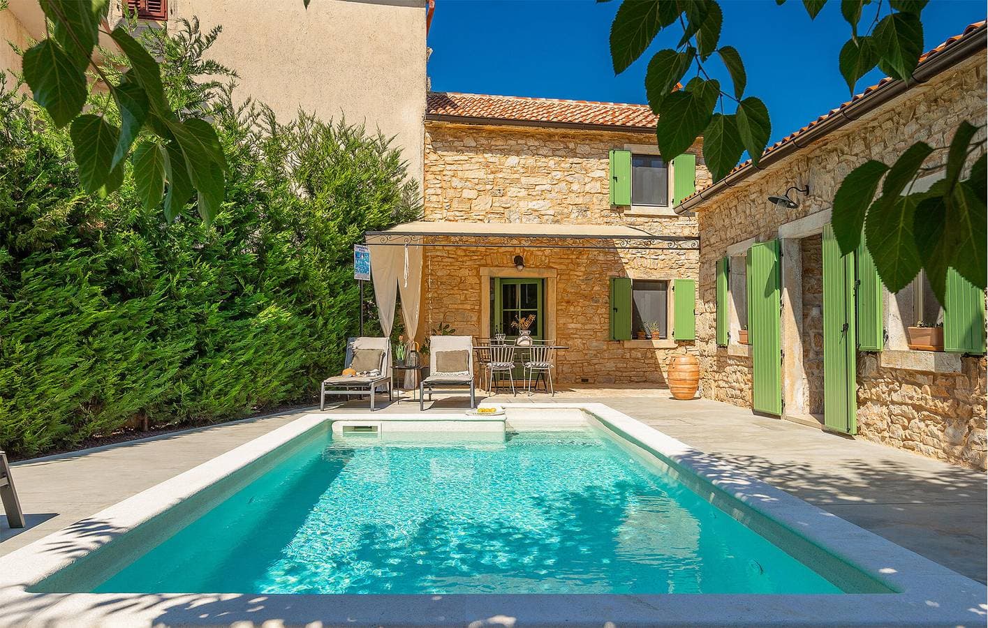 Schickes 1-Zimmer-Apartment mit Pool, WLAN und Klimaanlage in der Nähe des Stadtzentrums von Galizana 1