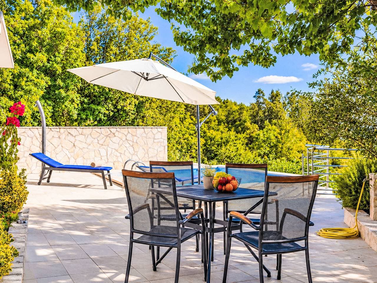 Foto 4 von 44: Günstiges Ferienhaus mit Pool und Meerblick