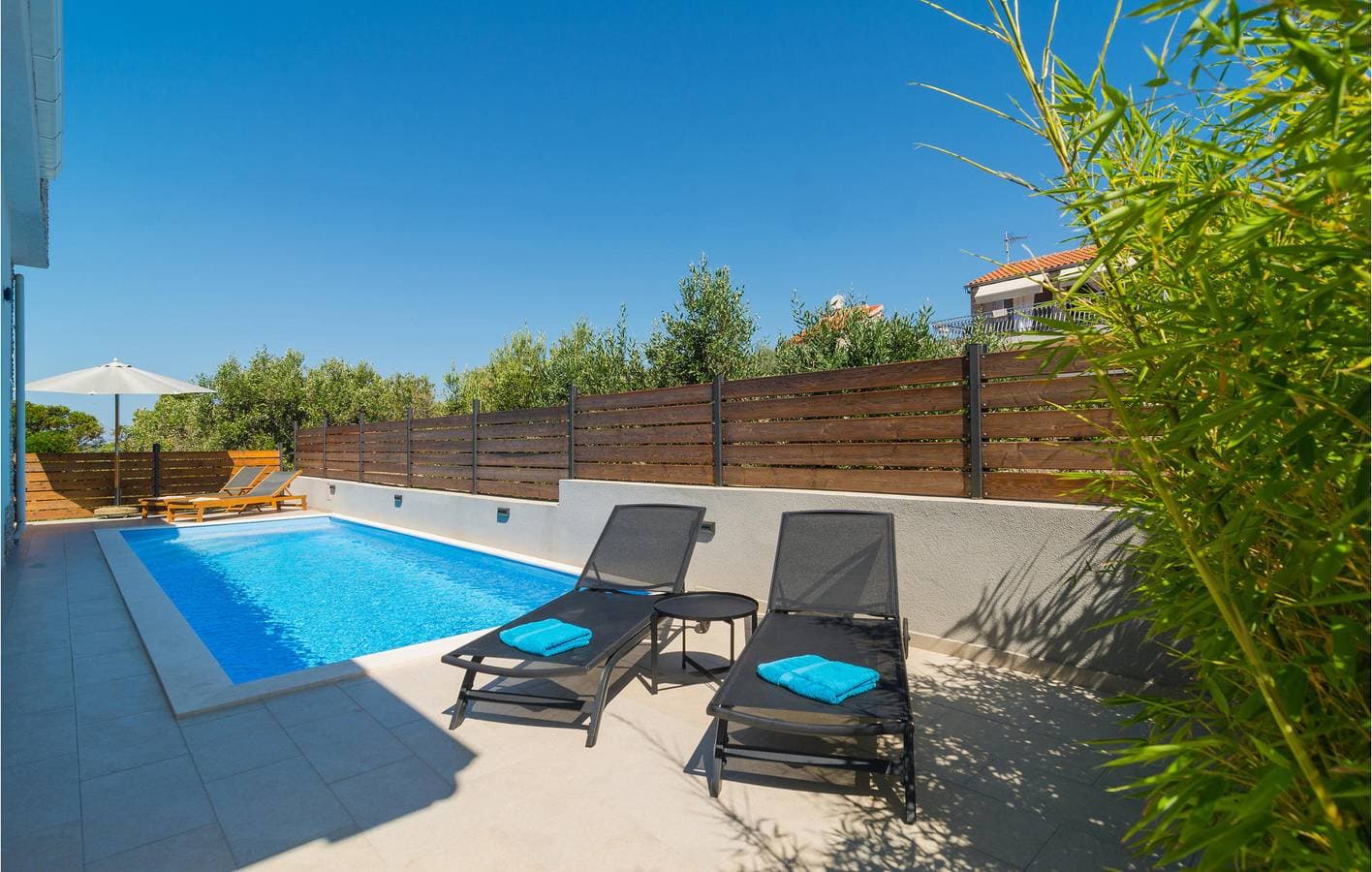 Foto 9 von 34: Urlaub am Meer: 1,5 km zur Küste, mit Pool, Terrasse und Blick auf das Stadtzentrum