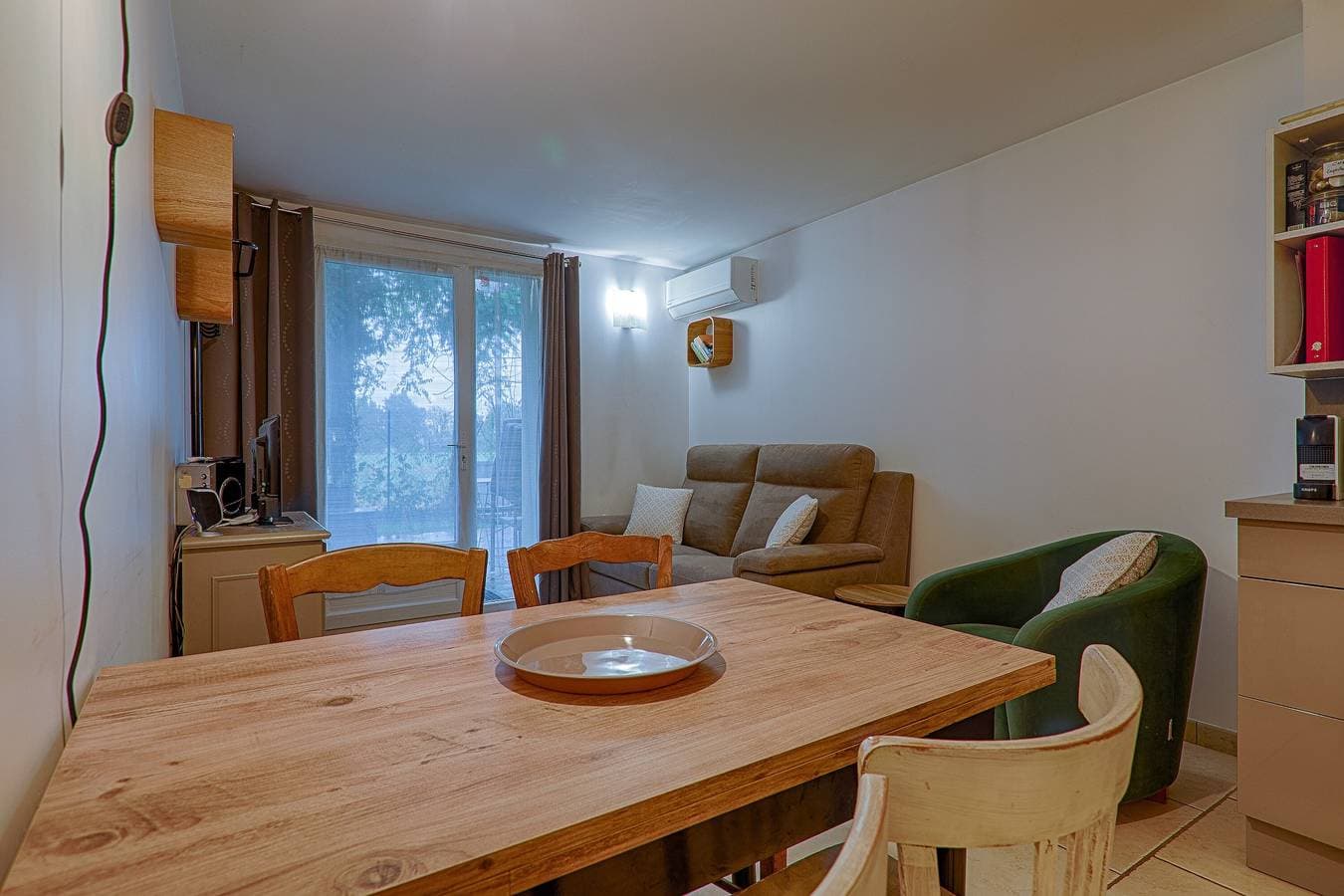 Foto 3 von 30: Ferienwohnung 'Au Epicéah, Logement À La Campagne' mit Bergblick, WLAN und Klimaanlage
