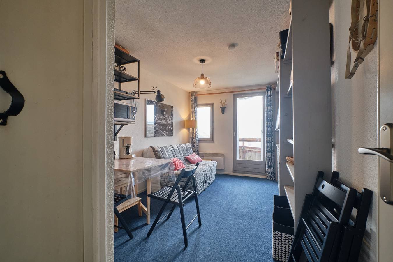 Foto 13 von 21: Ferienwohnung 'Studio Gaelle' mit Bergblick, Gemeinschaftspool und Gemeinschaftsgarten