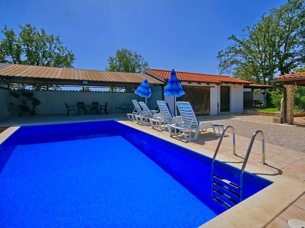 Foto 3 von 20: Villa in Višnjan mit Schwimmbecken