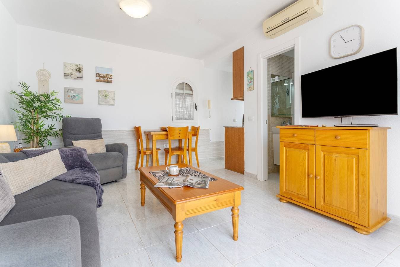 Foto 12 von 31: Bungalow mit Poolblick, Klimaanlage & privater Dachterrasse im Zentrum von Corralejo