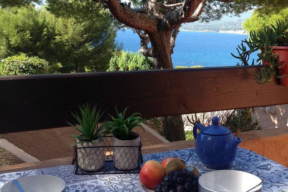 T2 180 ° Meerblick mit Balkon, klimatisiert, direkter Zugang zum Meer 1