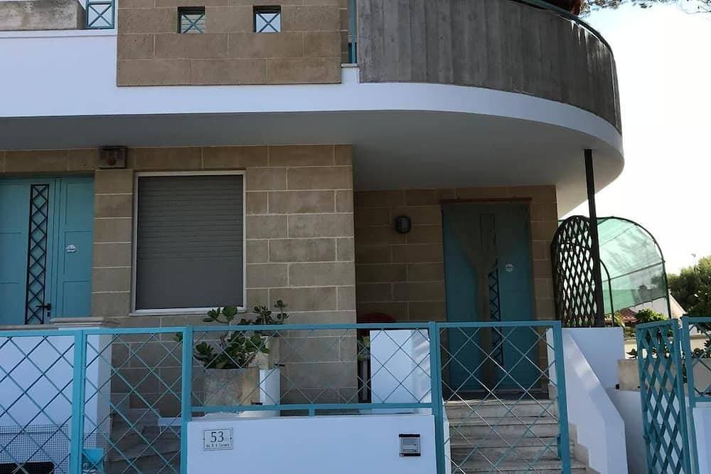 House Laura Two steps from the sea, in quiet family area, near the center 1