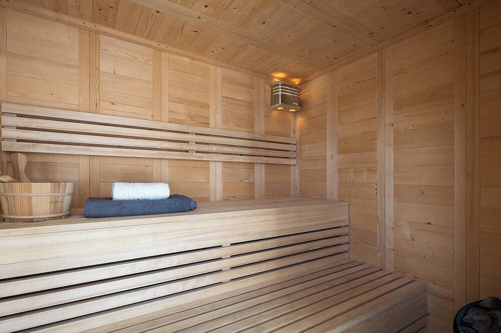 Foto 3 von 30: Luxusvilla mit Pool, Jacuzzi, Gym & Sauna, 10 Min. vom Strand