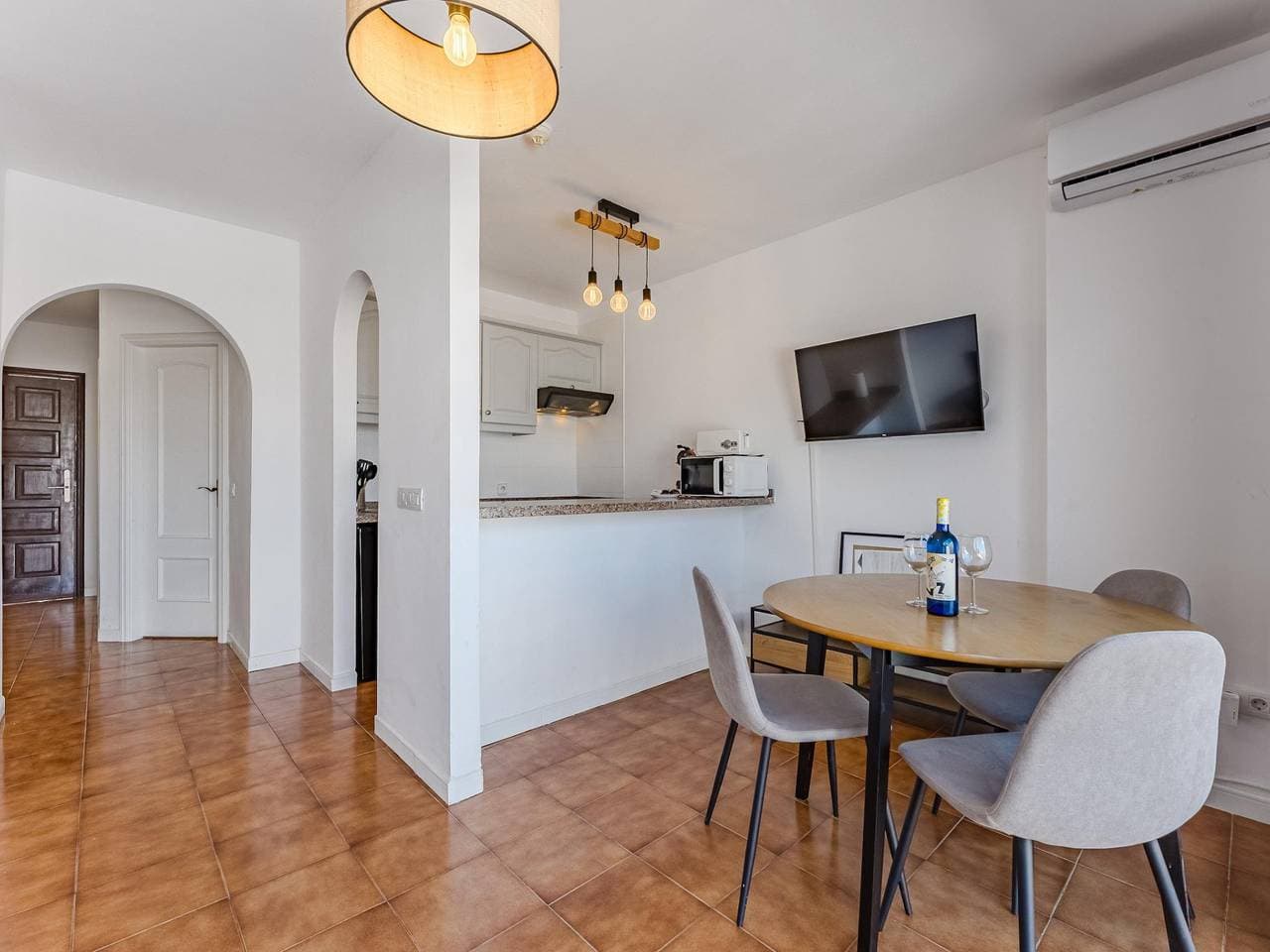 Foto 10 von 21: Appartement am Strand mit Pool, Balkon & WiFi