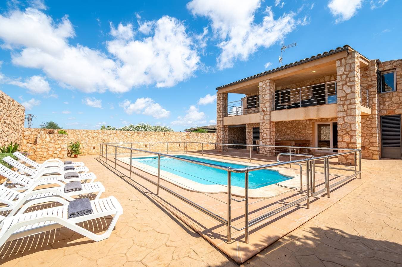 Foto 2 von 31: Ländliche Finca bei Manacor, Mallorca – Privater Pool, Garten & WLAN