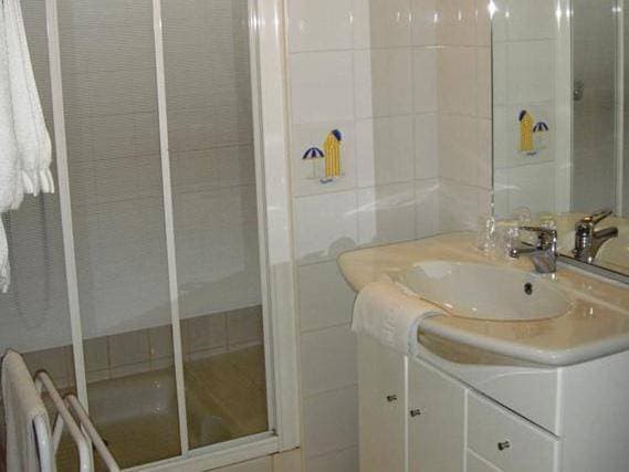 Foto 13 von 14: Double Room with Private Bathroom