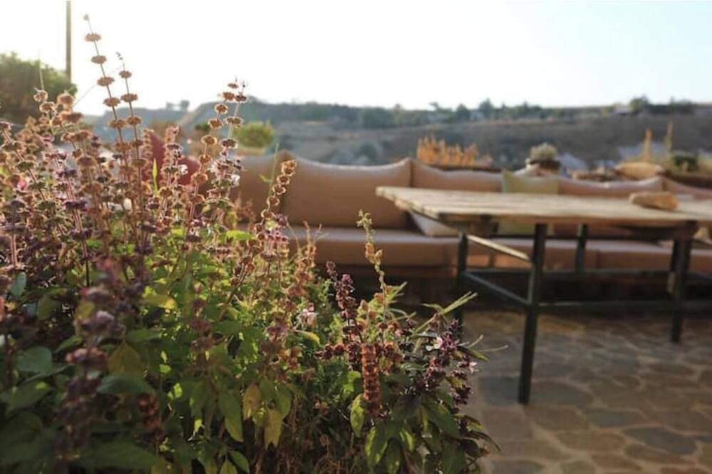 Foto 7 von 19: Anitya Dublex Stone House – Charming Cappadocian Retreat with Scenic Terrace