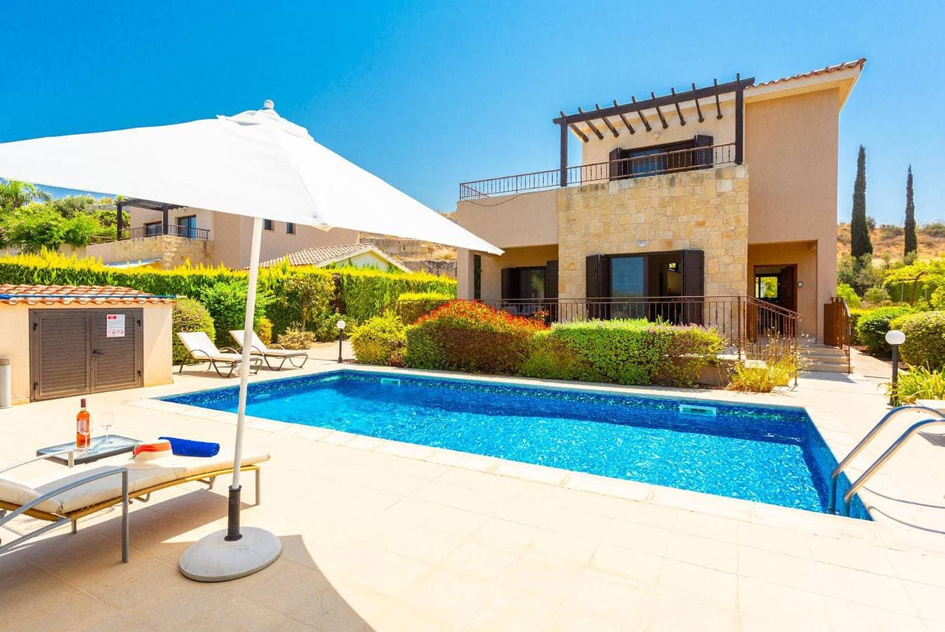 Foto 3 von 38: Villa für 6 Personen mit Terrasse