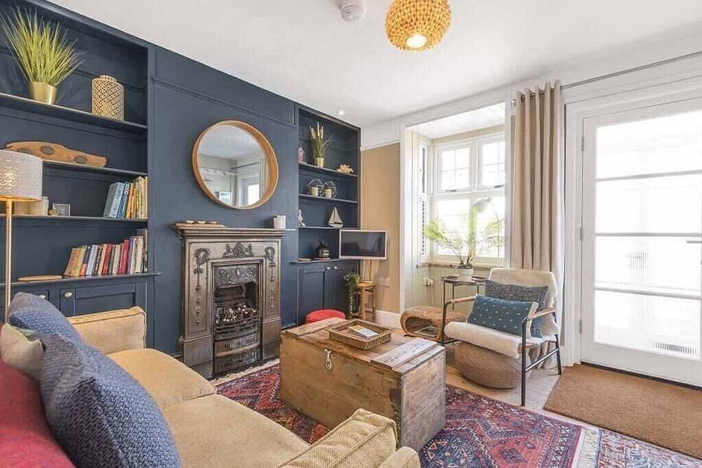 Seagrass Cottage - Beautifully renovated with view 1