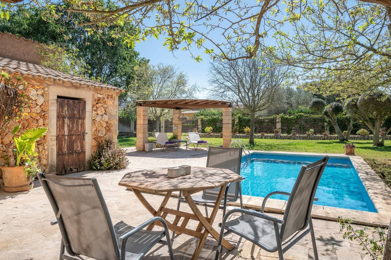 Foto 4 von 25: Ferienhaus Ses Tendes mit WLAN, Klimaanlage, Pool, Garten und Terrasse; Parkplatz vorhanden