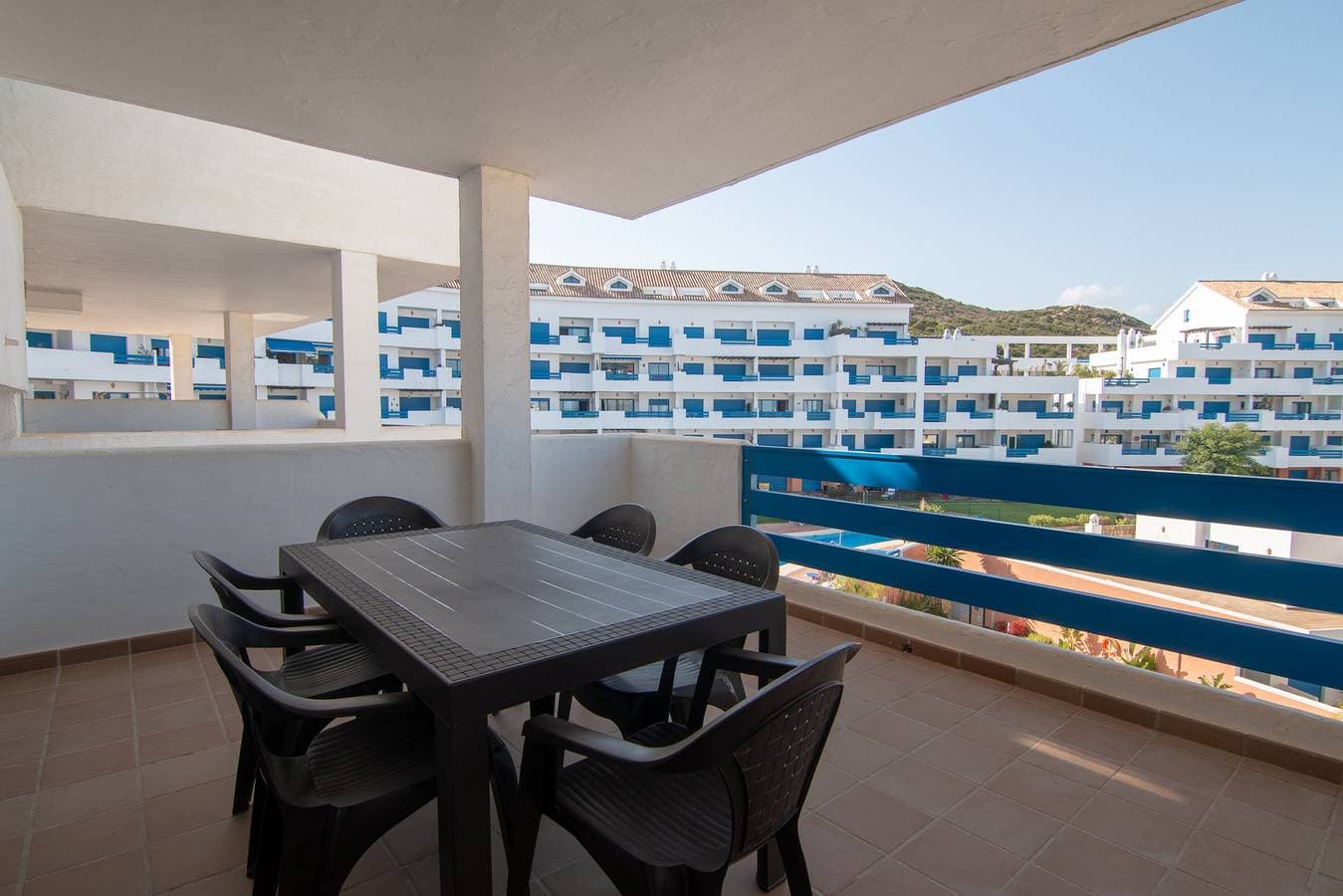 Foto 4 von 21: Duquesa Suites 2258 Pool View