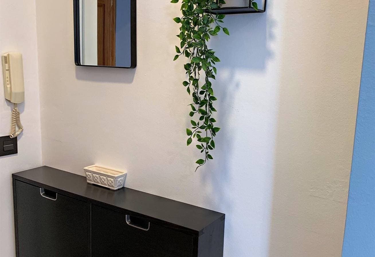 Foto 12 von 17: Schöne moderne Ferienwohnung in erster Linie am Strand mit Meerblick, WLAN, Klimaanlage und Balkon