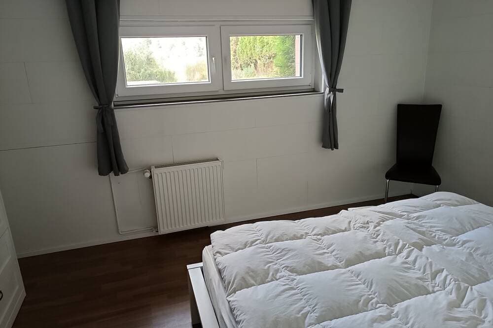 Foto 5 von 30: Ferienhaus mit Seezugang, Steg, Ruderboot, Fasssauna und Wallbox