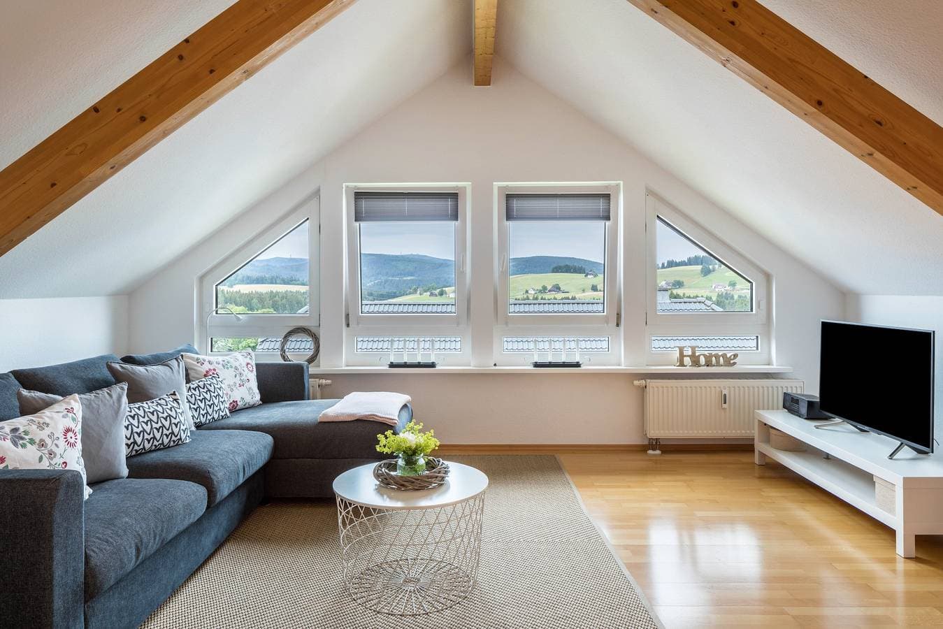 Foto 2 von 36: Ferienwohnung "Weitblick" mit Bergblick, Balkon und WLAN