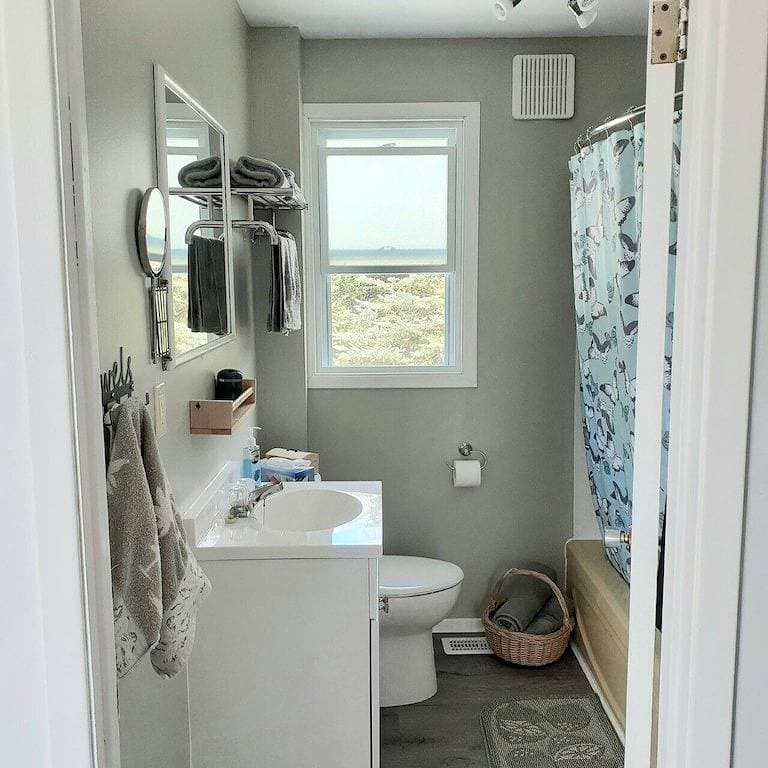 Foto 12 von 30: Oceanfront/peaceful -  Housekeeping Cottage with water access.