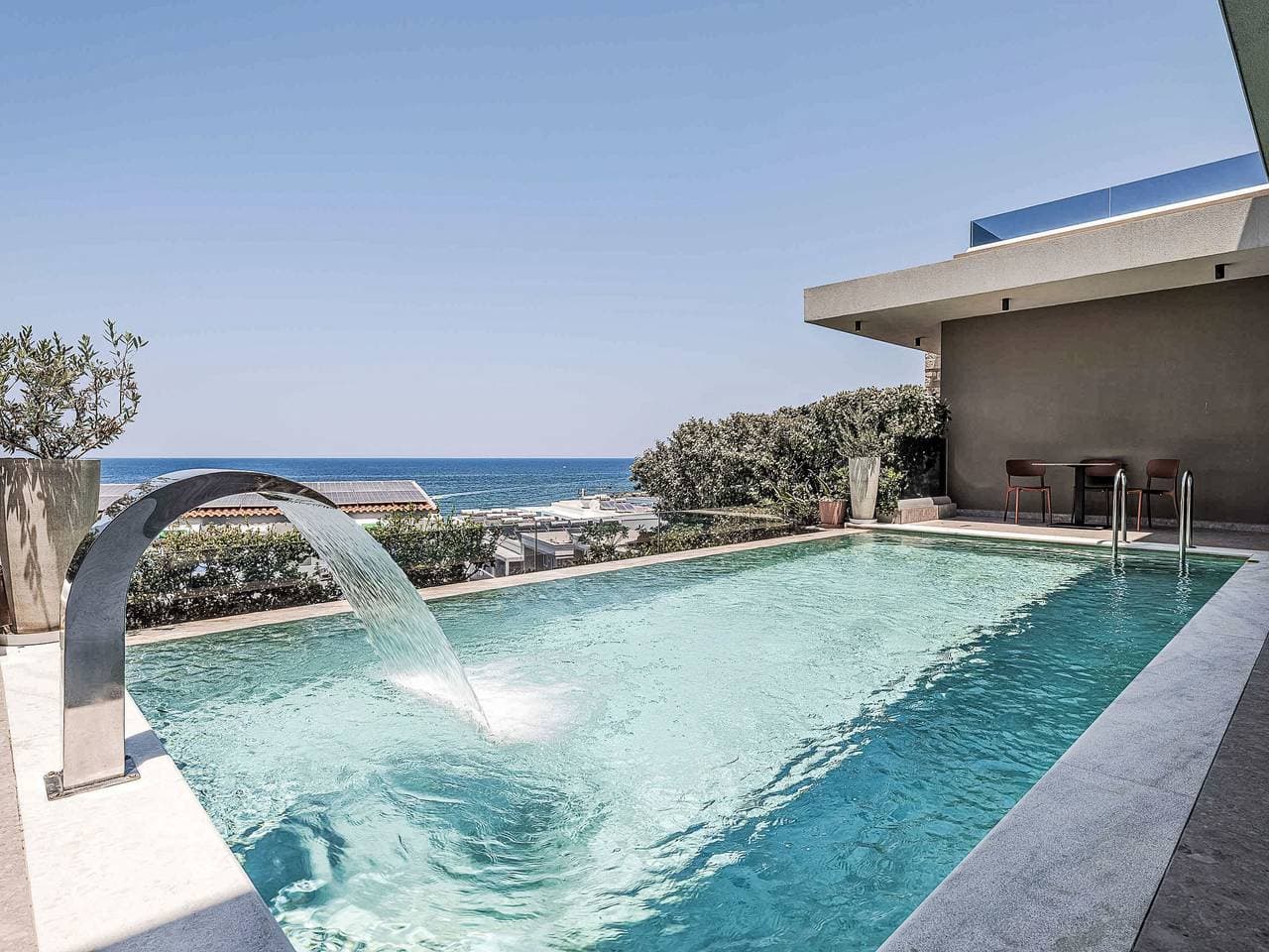 Foto 2 von 77: Lusol Seafront Villa II- Heated Pool,100 m See
