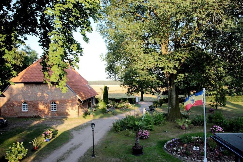 Alter Forsthof in traumhafter Lage mitten im Wald 1