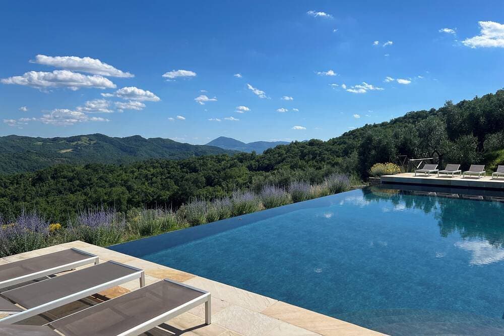 Perfektes Familienbauernhaus für 12 Personen mit atemberaubendem Infinity-Pool und großem Garten 1