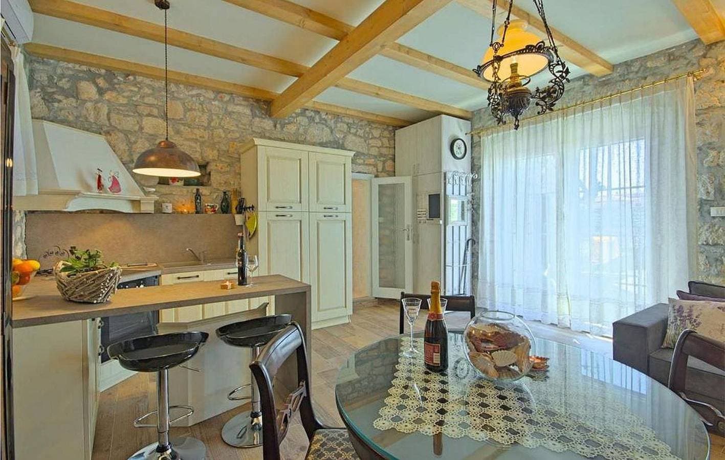Foto 7 von 38: Rustikales Steinhaus nur 300 Meter zum Strand mit Meerblick, Grill, Terrasse