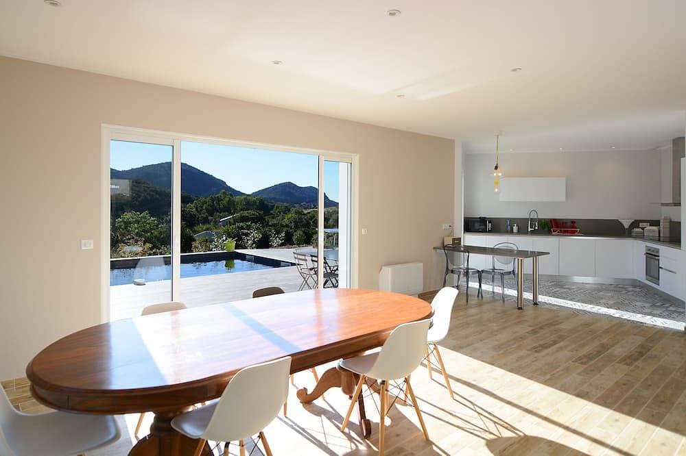 Neue Villa mit Pool mit Blick auf einen Hektar Land mit Blick auf den Weinberg 1