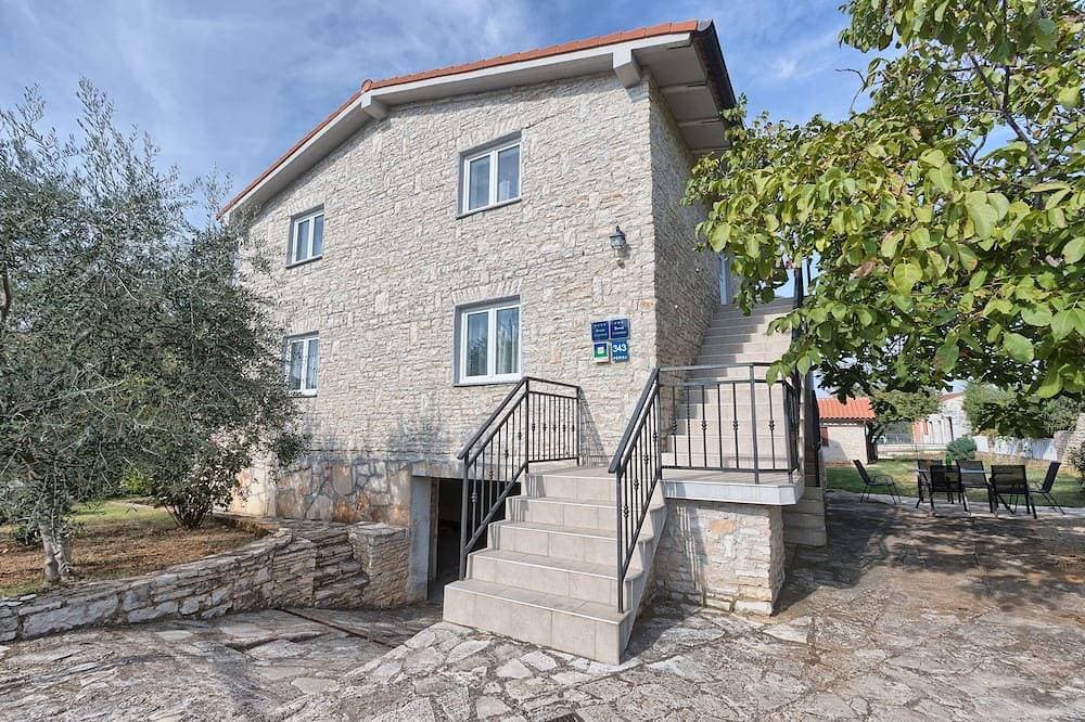 Foto 13 von 24: Villa Andi Terrace, Wi-fi, Geschirrspüler, Waschmaschine, Parking , 3 Min Strand