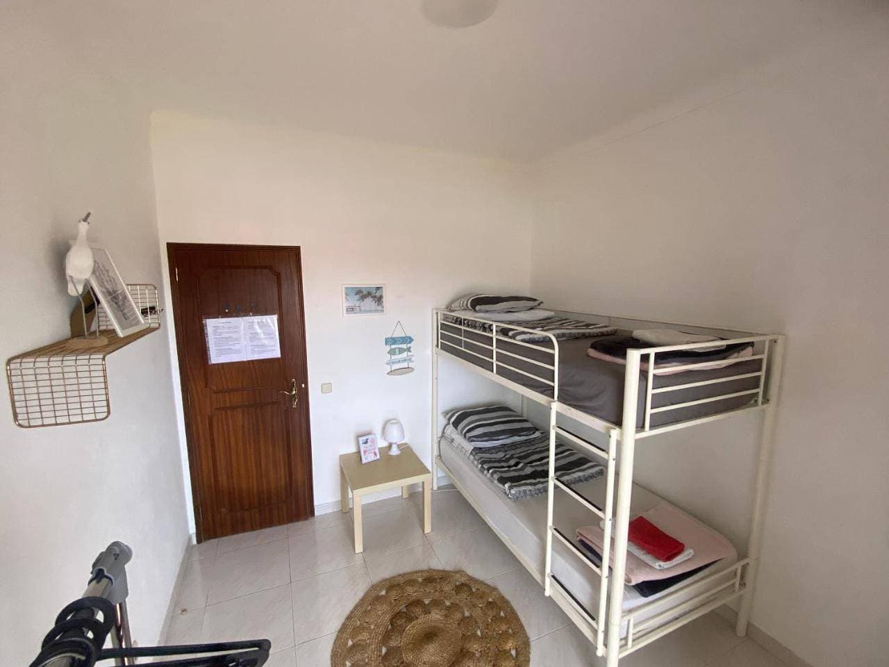 Foto 9 von 12: Standard Twin Room with Shared Bathroom and Sea View
