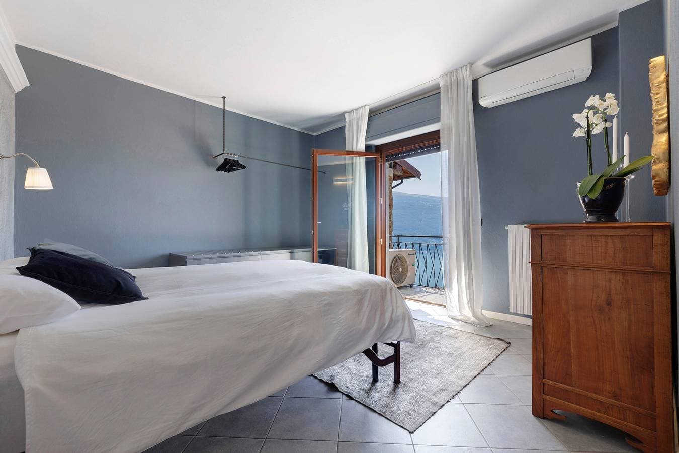 Foto 9 von 29: Ferienwohnung 'Il Campanile' mit Seeblick, WLAN und Klimaanlage