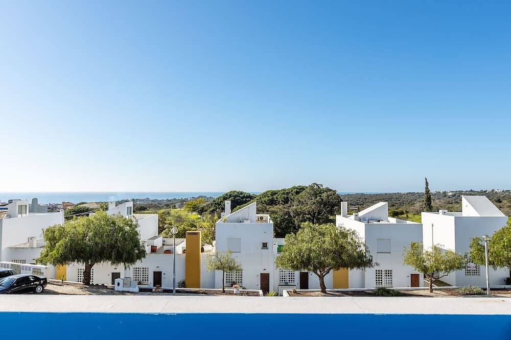 Foto 11 von 19: Schönes Ferienhaus mit Pool und Meerblick
