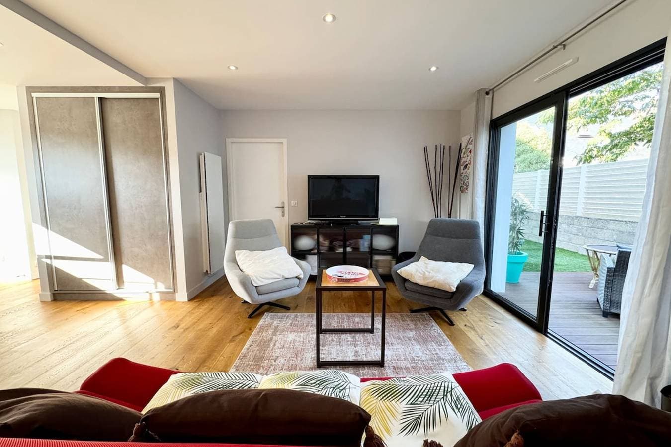 Foto 7 von 47: Maison contemporaine de standing - 100m des plages