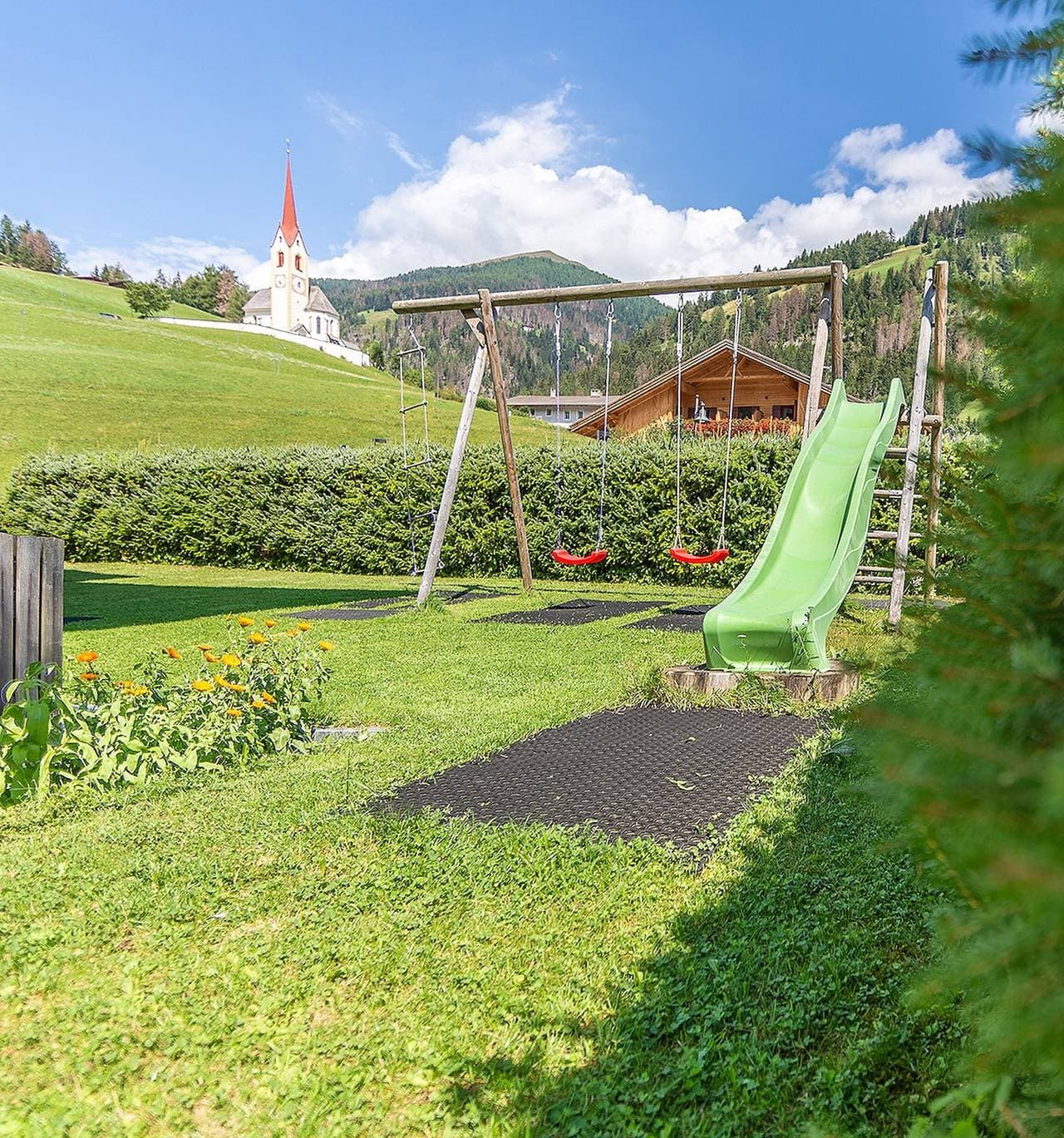 Foto 9 von 10: Ferienwohnung 'Alpengruss Aqua' mit Bergblick, Gemeinschaftsgarten und WLAN