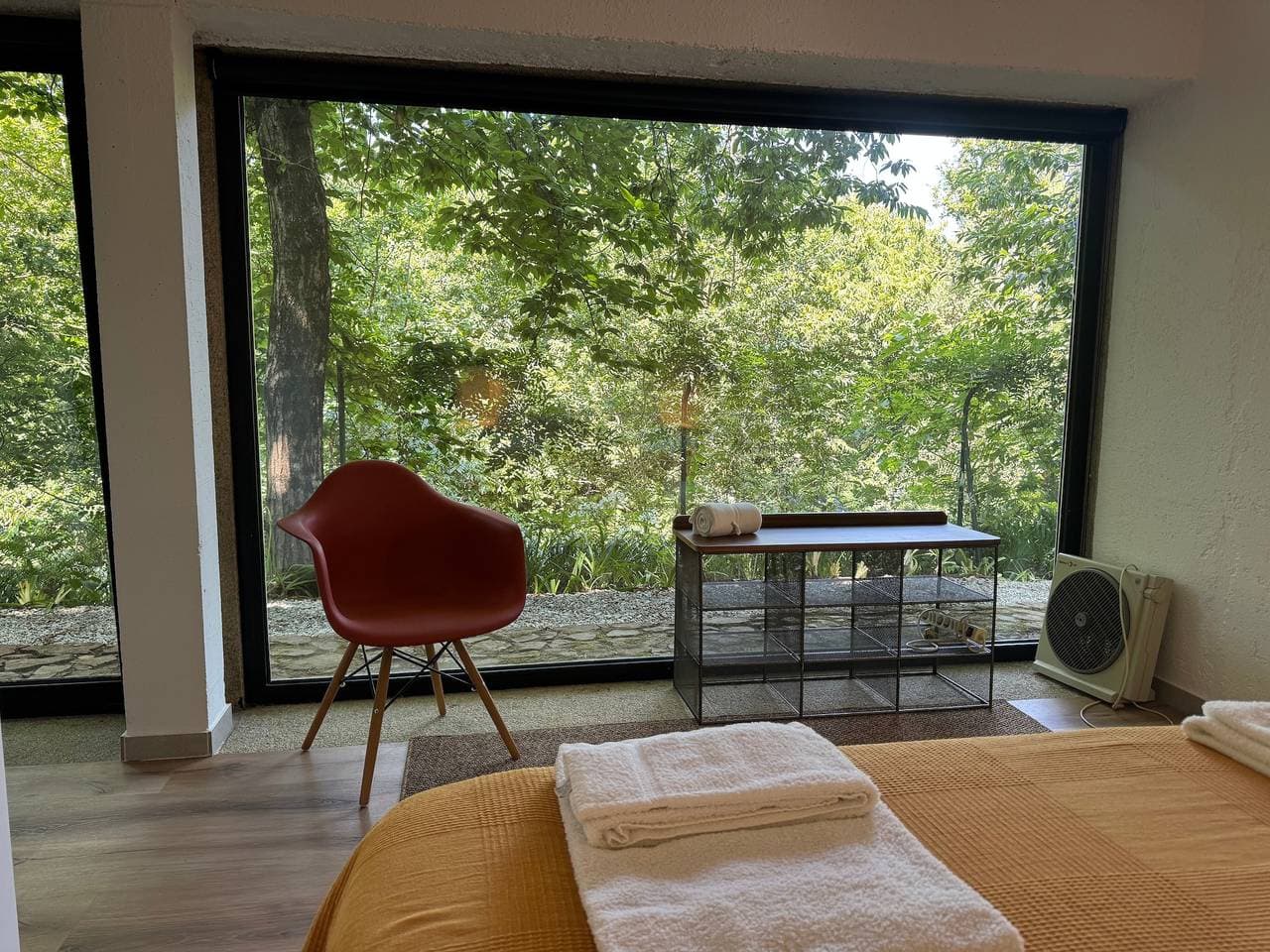 Foto 7 von 35: Suite Camélia mit Gemeinschaftspool und privatem Garten