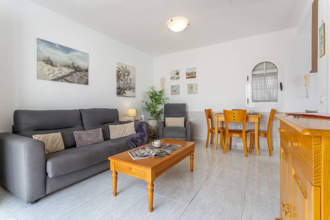 Foto 4 von 31: Bungalow mit Poolblick, Klimaanlage & privater Dachterrasse im Zentrum von Corralejo