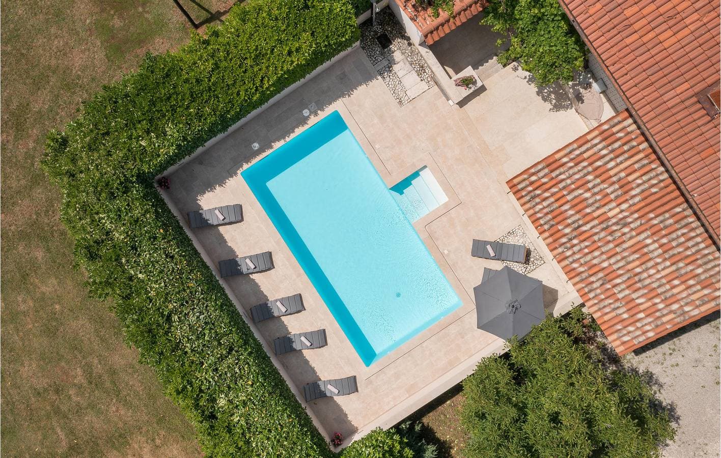 Foto 2 von 51: Reizende 2-Zimmer-Wohnung mit Pool, Terrasse und WLAN