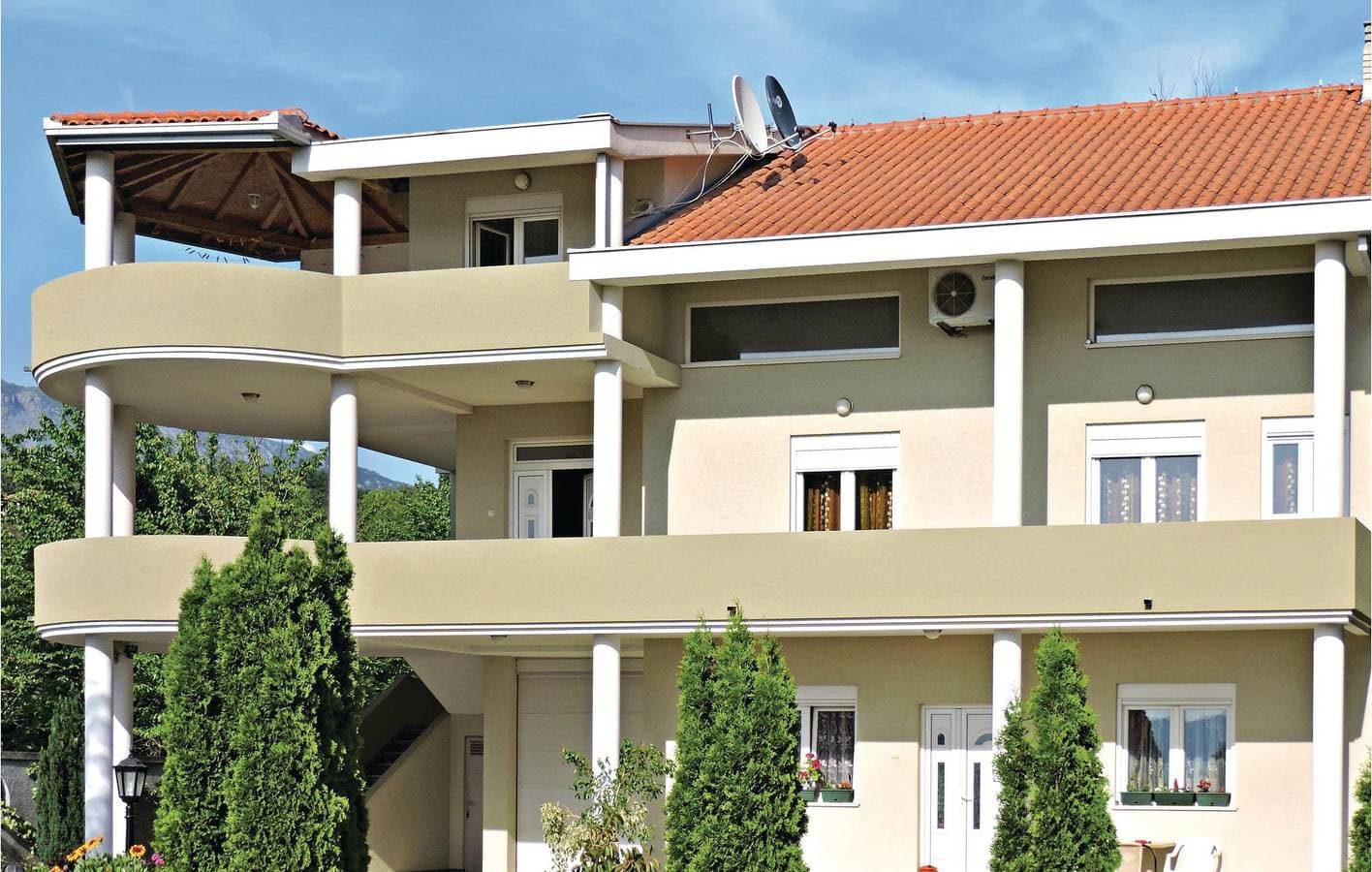 Foto 3 von 36: Ferienwohnung für 8 Personen mit Terrasse