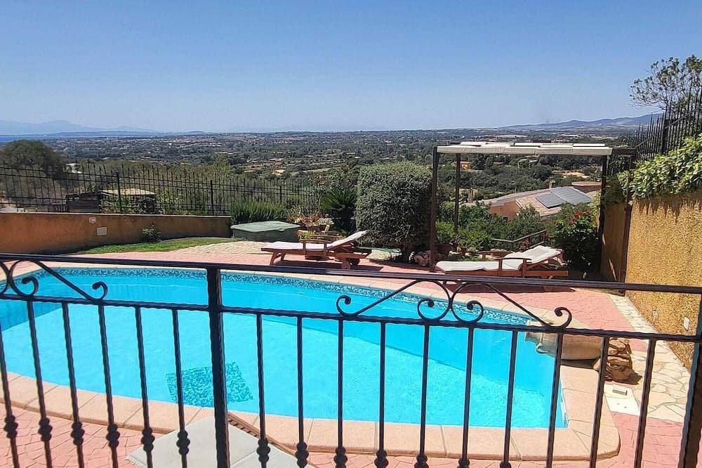 Panoramablumenvilla mit privatem Pool und Whirlpool, grünem Rasen - WIFI 1