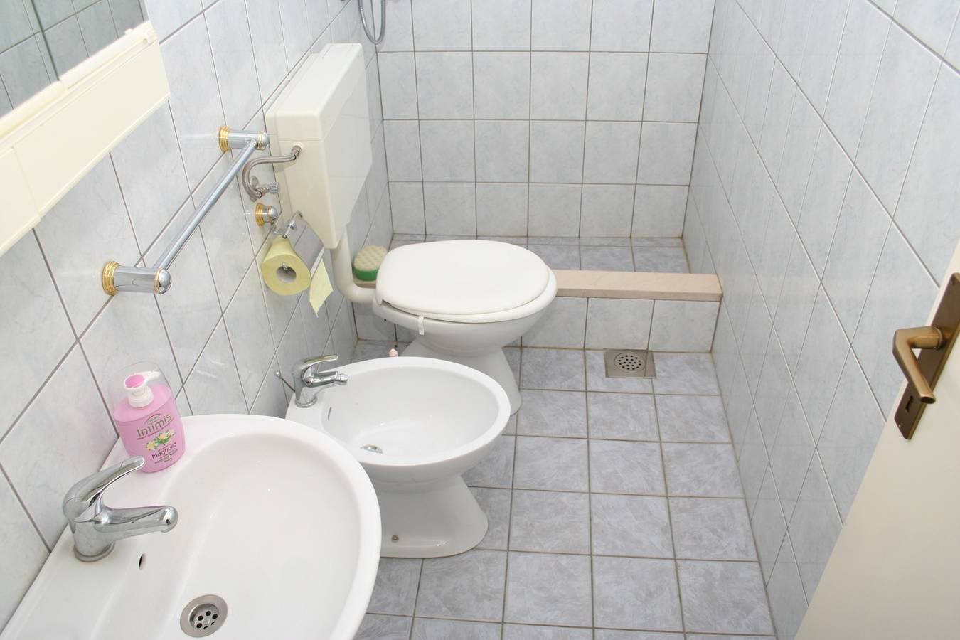 2-Zimmer-Ferienwohnung mit Terrasse und Meerblick Povlja, Brac A-712-a 1