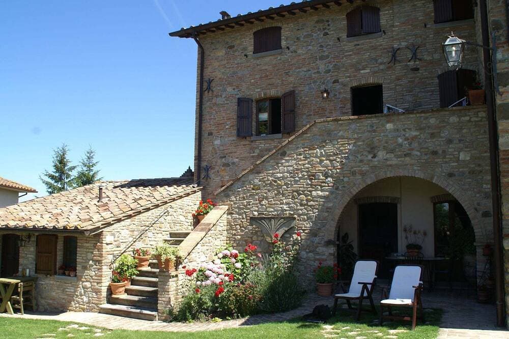 Foto 10 von 23: Ferienhaus in Montone mit Pool & Terrasse