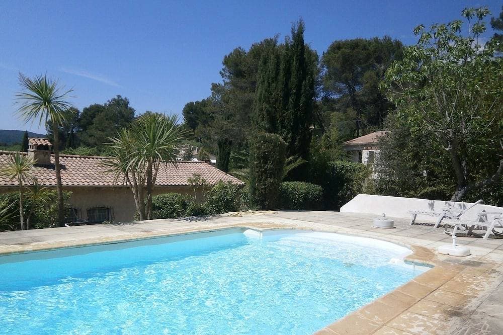 Schönes Anwesen auf einem privaten Landgut mit überdachtem oder offenem Pool 1