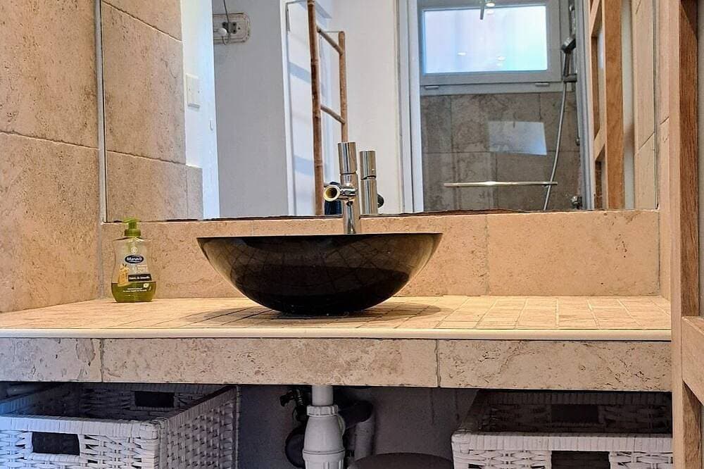 Foto 3 von 27: Schönes Studio, Ferienhaus direkt am Wasser auf der Halbinsel Hyeres - Giens