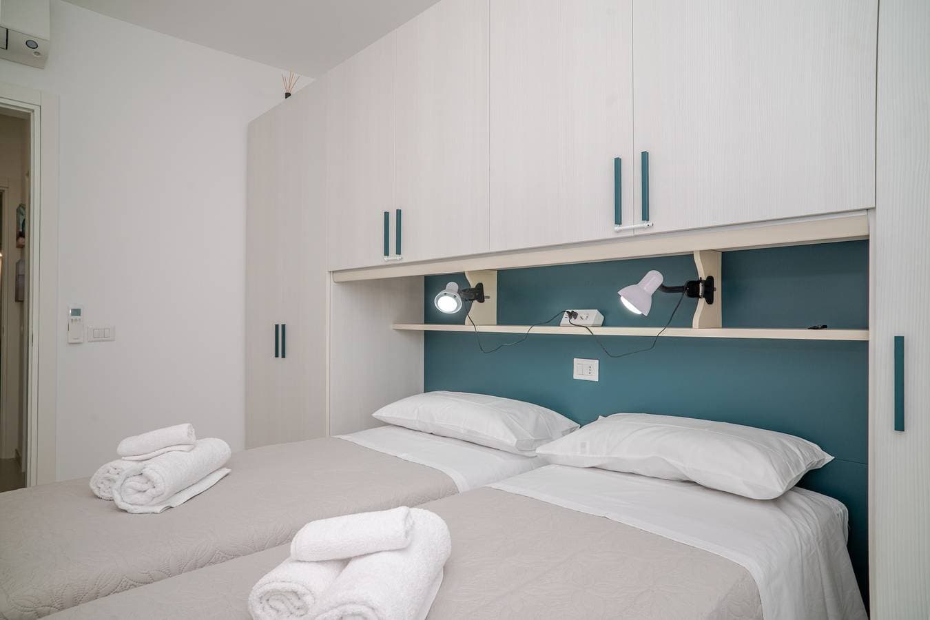 Foto 8 von 24: Ferienwohnung 'Smeraldo Apartment ' mit Meerblick, WLAN und Klimaanlage