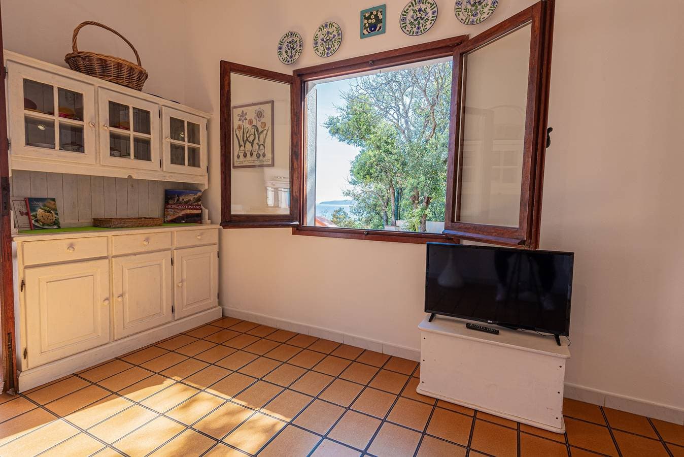 Foto 7 von 25: Ferienwohnung 'Trilocale Maestrale Beach' mit Meerblick, privater Terrasse & Klimaanlage