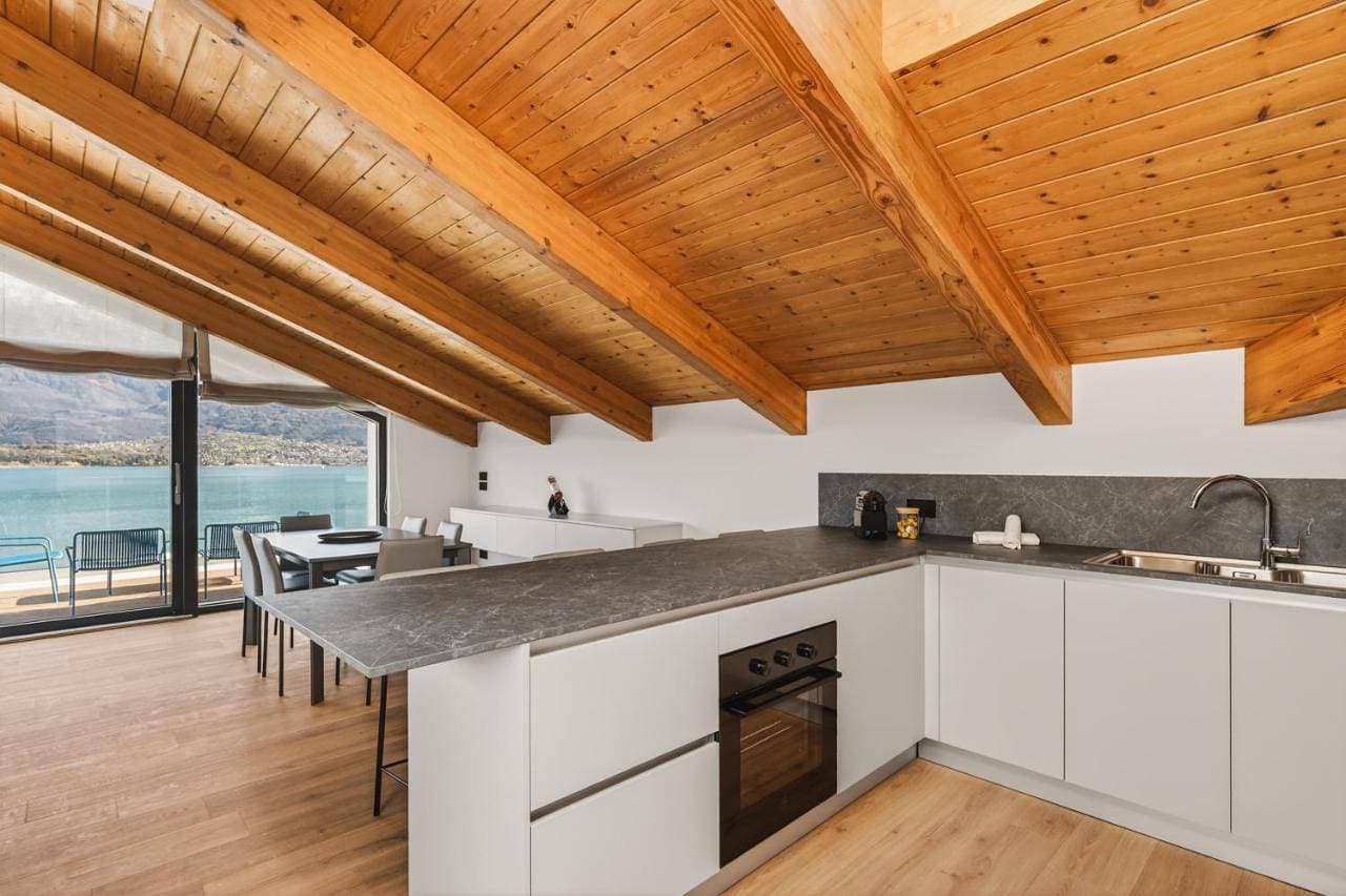Foto 12 von 28: Three-Bedroom Apartment with Lake View Menaggio