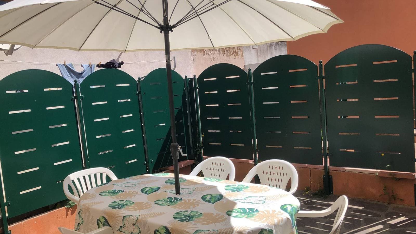 Foto 2 von 18: Ferienwohnung für 5 Personen mit Terrasse