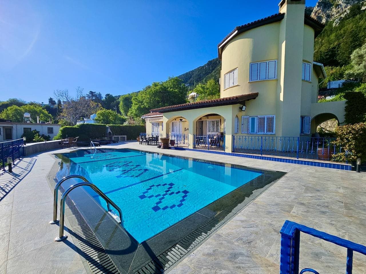 Foto 6 von 23: Villa mit 4 Schlafzimmern und herrlicher Aussicht