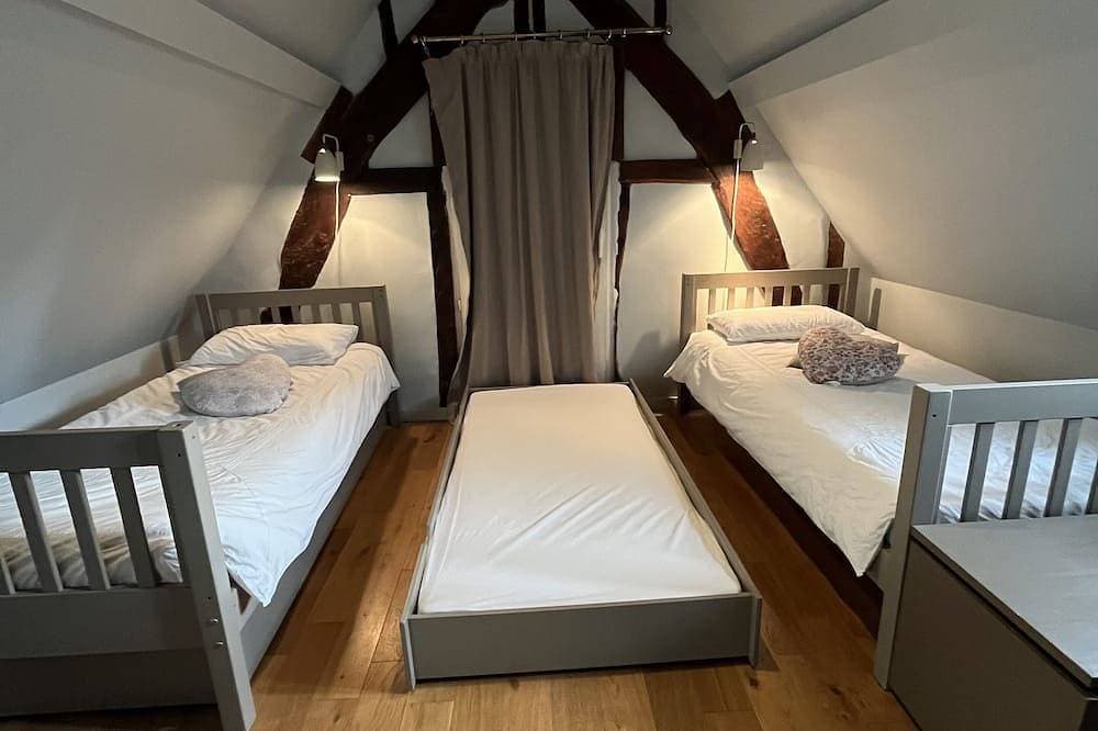 Foto 4 von 30: Normannisches Ferienhaus und Gästehaus für 6/7 Personen mit beheiztem Pool